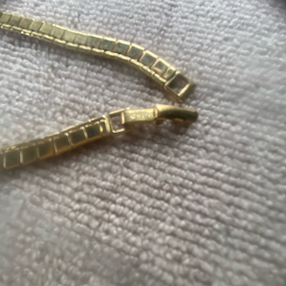 Elegant & Exquisite Gold Necklace - Picture 4 of 4